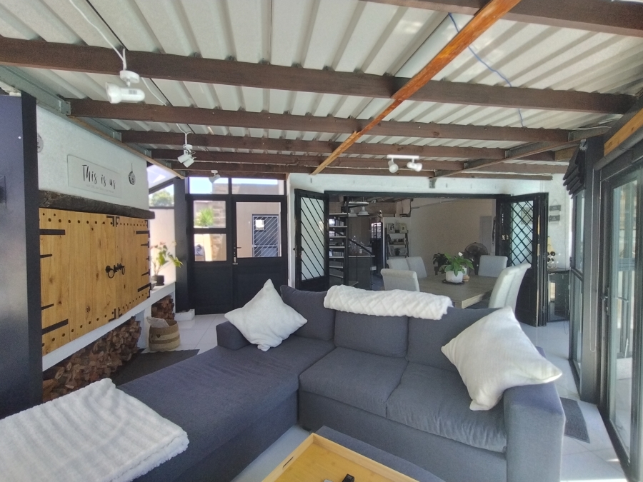 To Let 3 Bedroom Property for Rent in Soneike Western Cape
